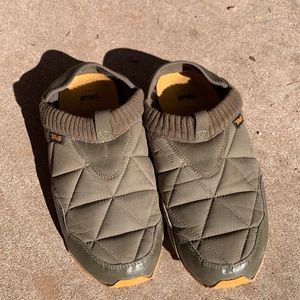 Green Teva Ember Mocs Men’s 10